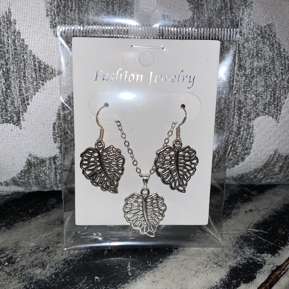 🛍️ Stunning Leaf Jewelry Set 🛍️3 for $13🛍️ SALE!!